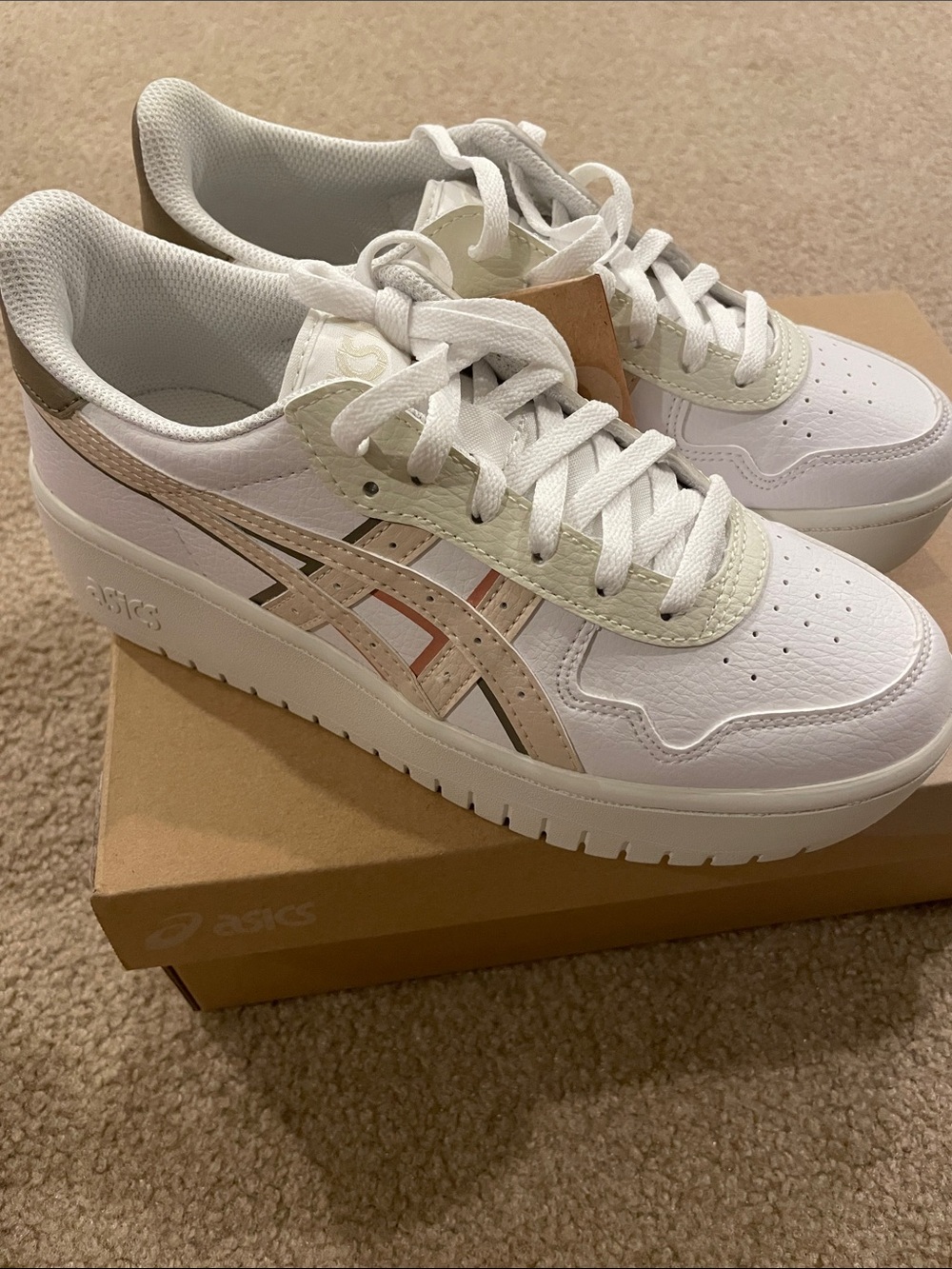 NWT ASICS Women's White and Beige Low-Profile Platform Sneaker, size 7